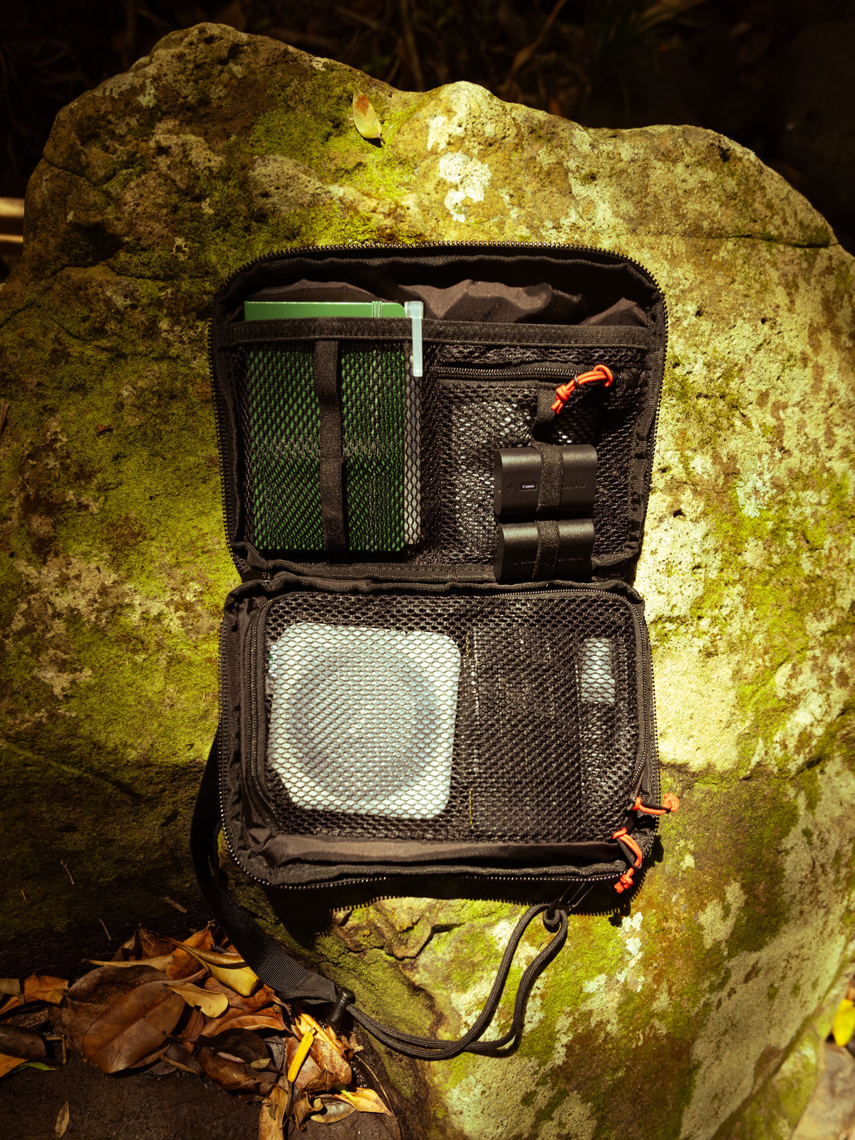 Mountain Accessory Shoulder Bag Oil Green/Dark Pine