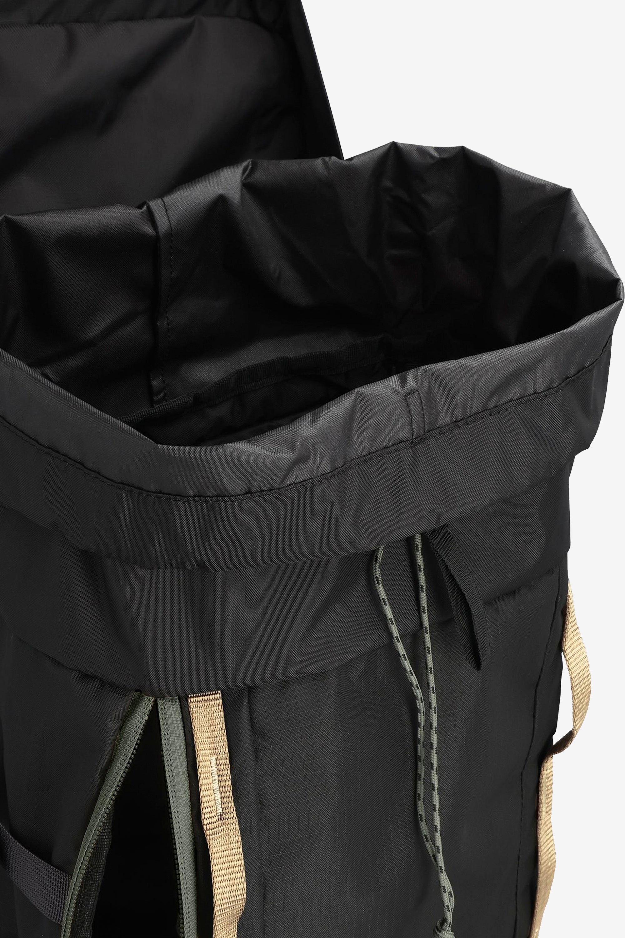 Rover Trail Pack 24L Black/Neutral