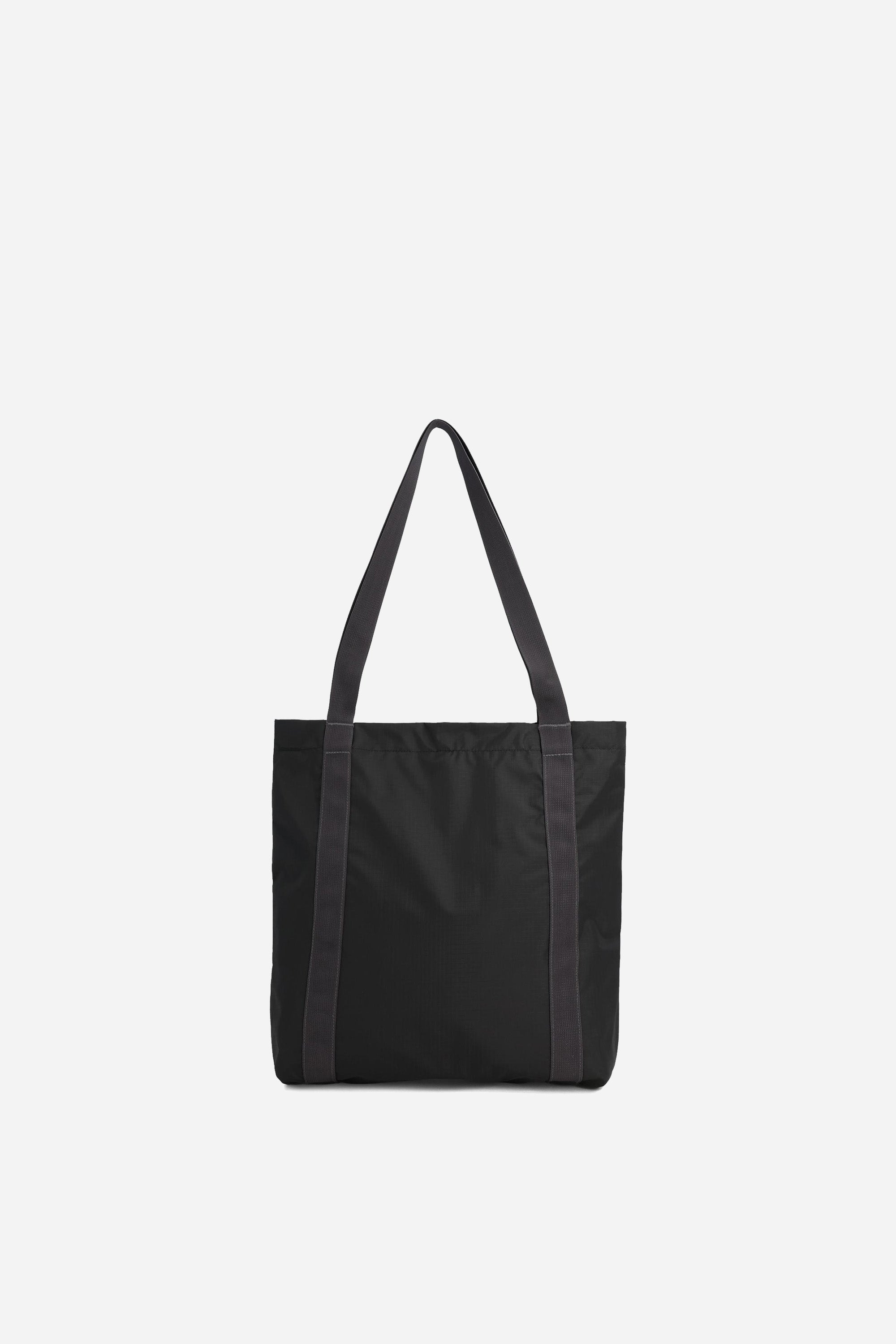 Mountain Essential Tote Black/Neutral