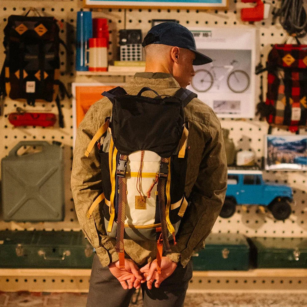 Rover Trail Pack 22L Forest/Goldenrod